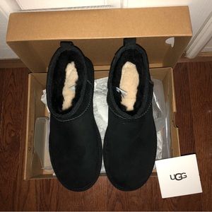 NIB Women’s UGG Ultra Mini Boots. Black Size 8